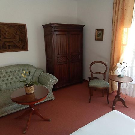Pension Baron Schoeneck Karlovy Vary Bagian luar foto