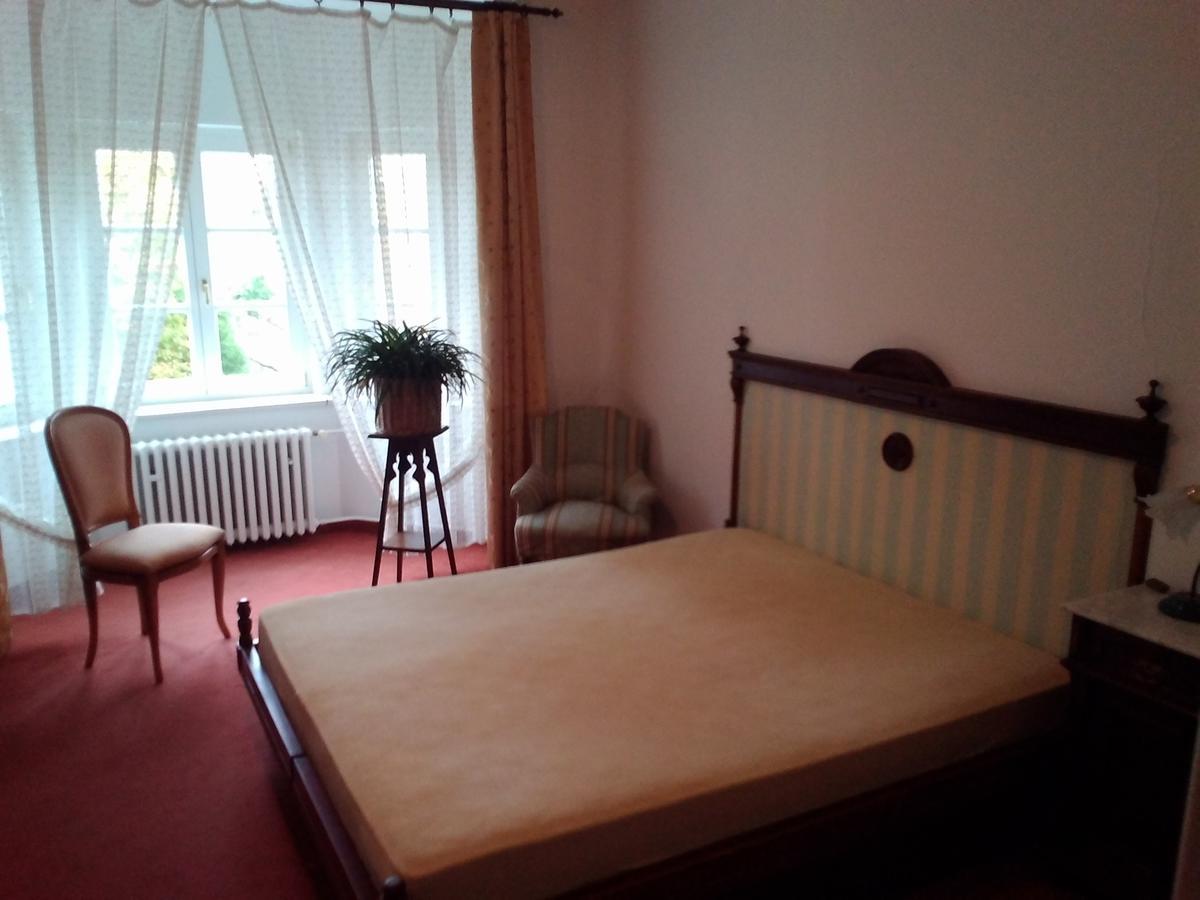 Pension Baron Schoeneck Karlovy Vary Bagian luar foto